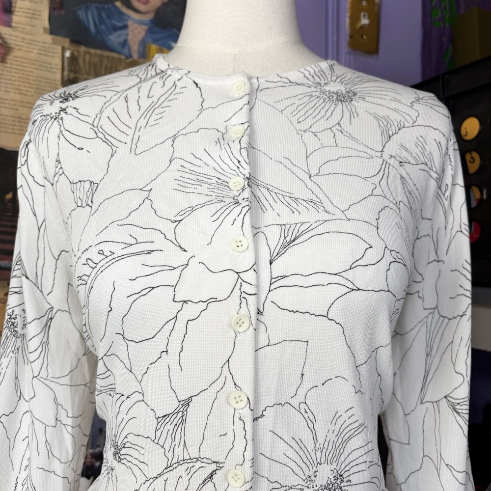 Floral Button-Up Top - Picture 2 of 8
